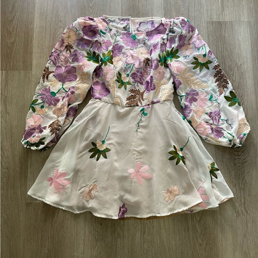 elliatt venetian floral embroidered long sleeve fit & flare mini dress small - Picture 3 of 7